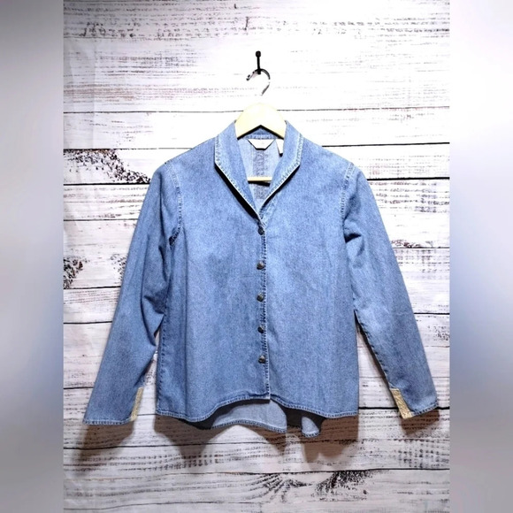J. Jill Denim Shirt Jacket Blue size XS Lightweight Crochet Lightwash Buttondown - Picture 6 of 6